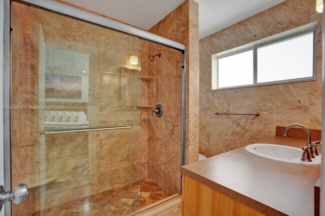 Building Photo - 1018 Adams St