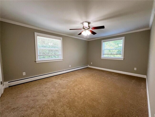 Building Photo - 395 Mendon Rd