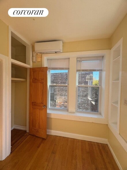 Building Photo - 741 Crown St