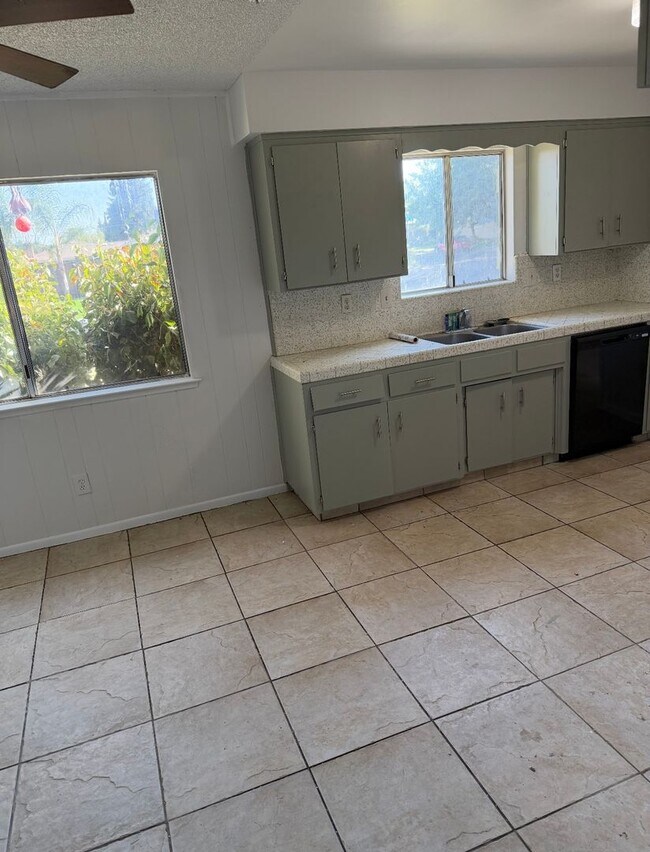 Building Photo - Single Family Home