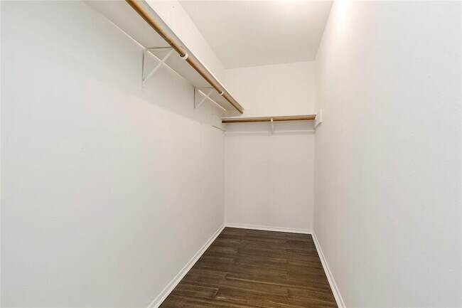 Building Photo - 6903 Foxmont Ln