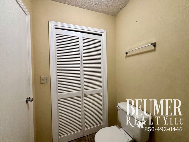 Building Photo - 2 Bedroom 2.5 Bath Townhome Near Perdido Key