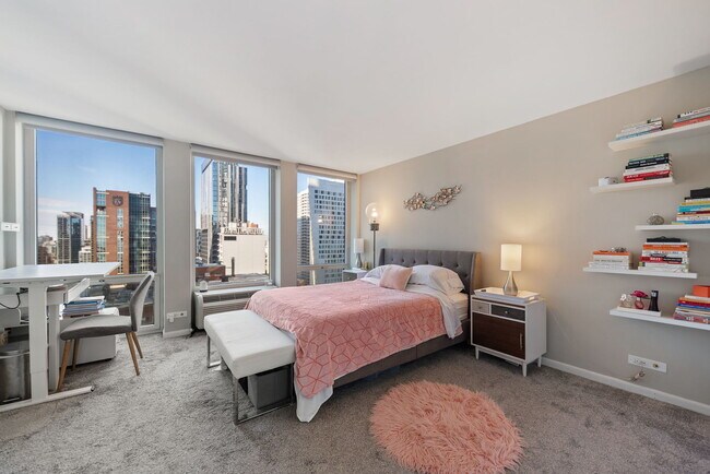 Building Photo - 111 E Chestnut St