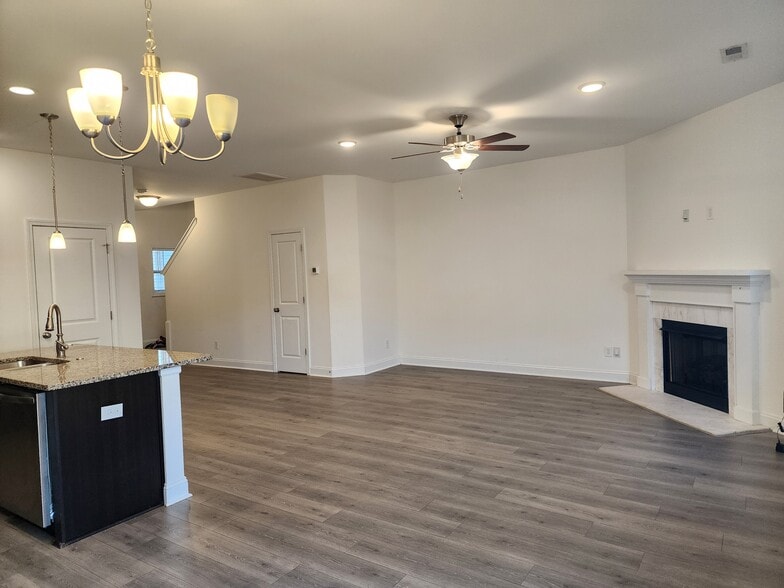 Building Photo - 1650 Bratton Ct