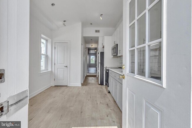 Building Photo - 2313 Frankford Ave