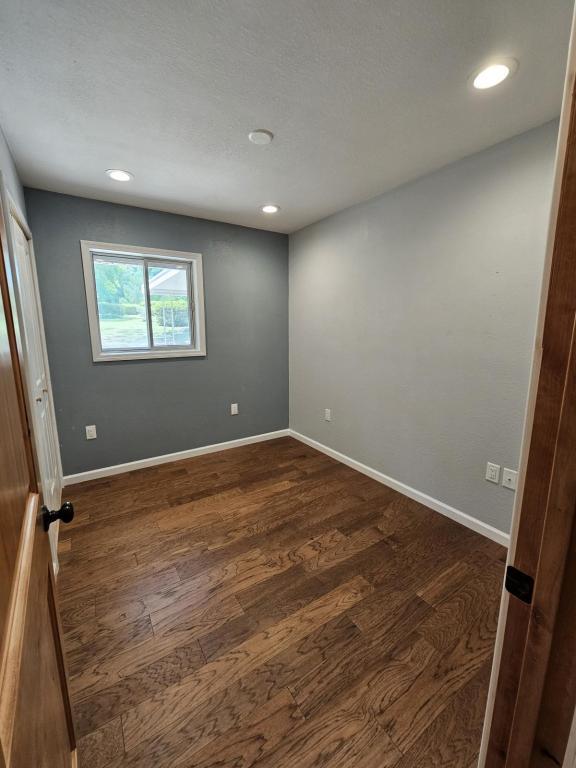 Building Photo - 661 Brookmeade Dr