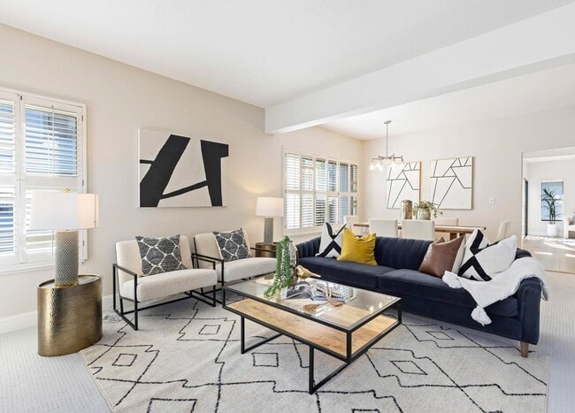 Building Photo - Updated Townhome in Sought After Walnut Cr...