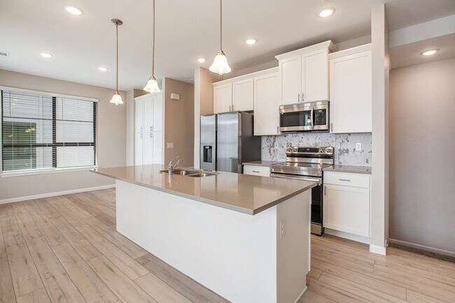 Building Photo - Beautiful 2 Bed 2 1/2 Townhome in Virginia Village