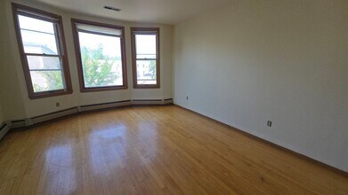 Building Photo - 54th