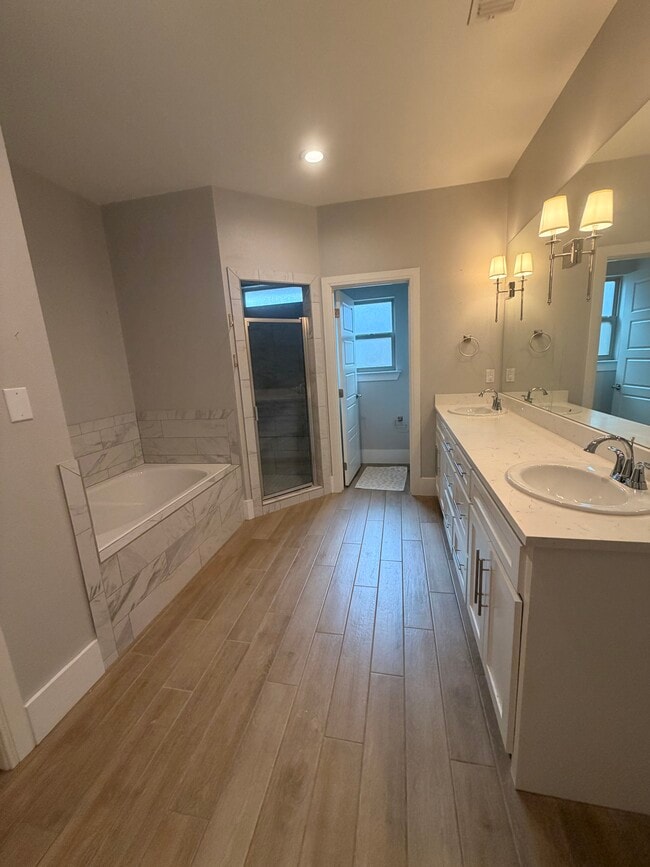 Building Photo - 1206 Burgandy Dr