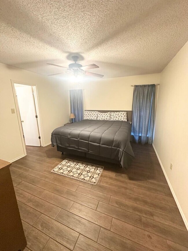 Building Photo - Fully Furnished 2 Bed 2 Bath