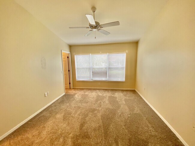 Building Photo - 860 Hampton Cir