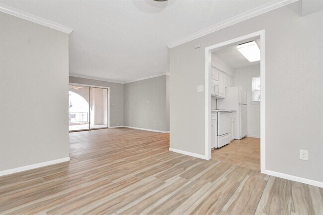 Building Photo - 2744 Briarhurst Dr