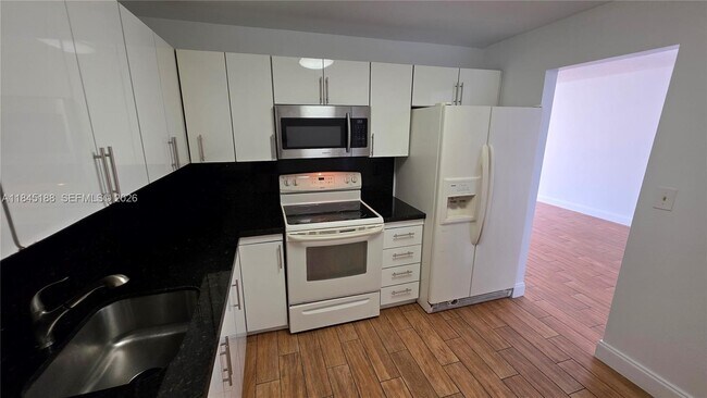 Building Photo - 18151 NE 31st Ct