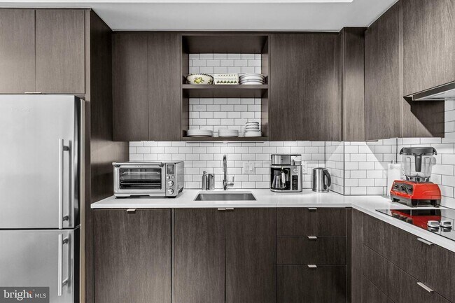 Building Photo - 1300 4th St SE