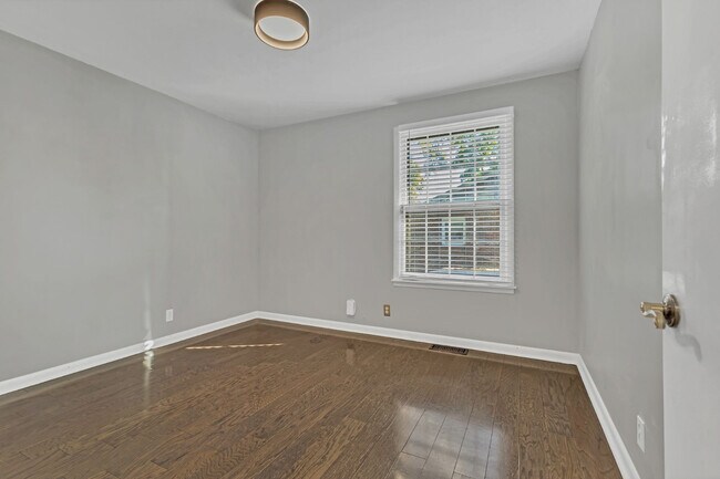 Building Photo - Charming Duplex in Prime Walkable 12 South Location!