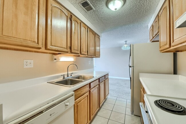 Building Photo - 130 E Highline Cir