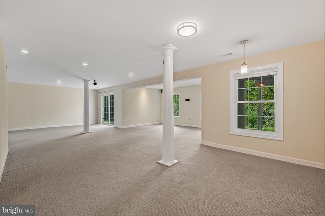 Building Photo - 306 Nova Ct