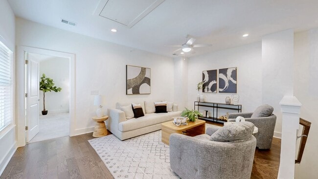 Building Photo - Franklin Gem Walking Distance to Downtown!