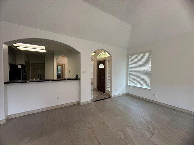 Building Photo - 2027 Marchwood Manor Dr