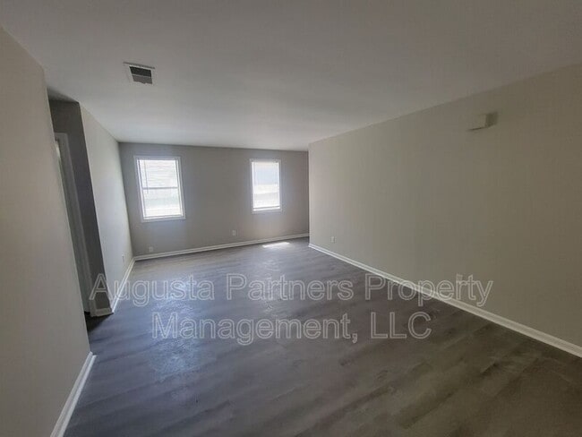 Building Photo - 1546 Hamilton Dr
