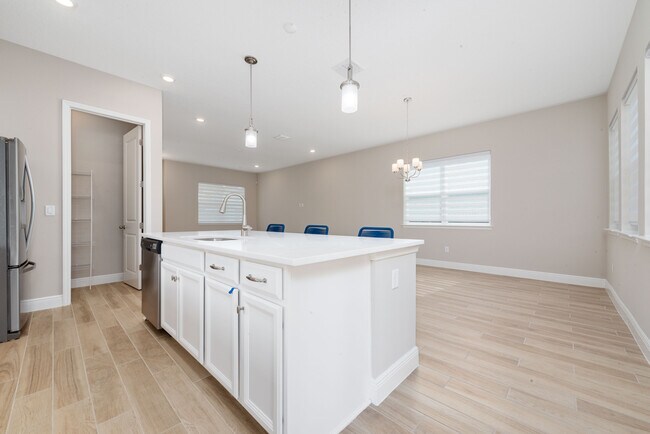 Building Photo - 6541 Rover Wy