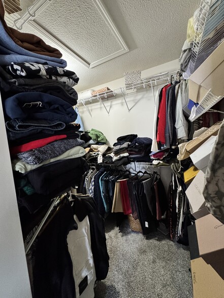 Building Photo - 18025 Lisbon Dr