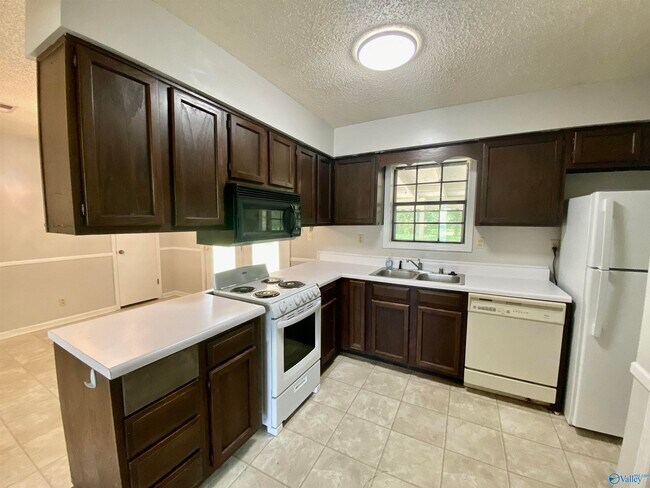 Building Photo - 14003 SW Wyandotte Dr