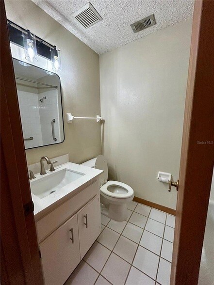 Building Photo - 63 Ivy Ln