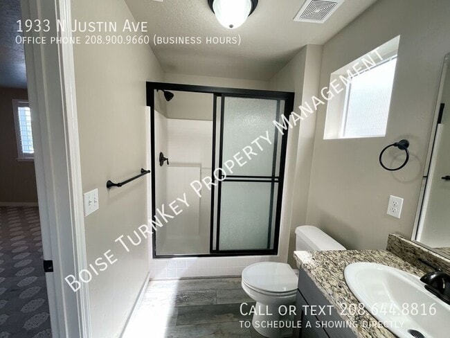 Building Photo - 1933 N Justin Ave