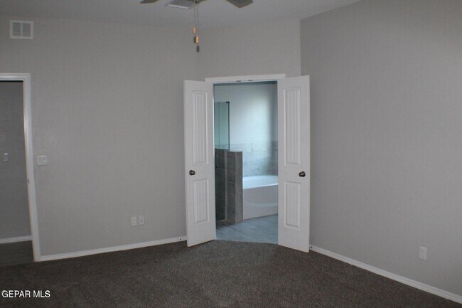 Building Photo - 1014 Rebeca Wy