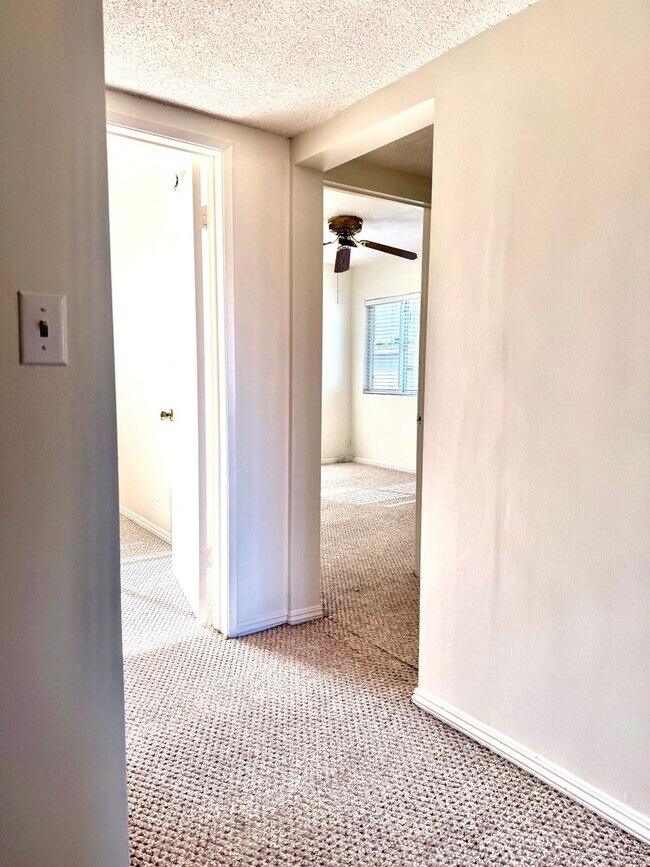 Building Photo - Townhome for Lease in Desirable Encino!