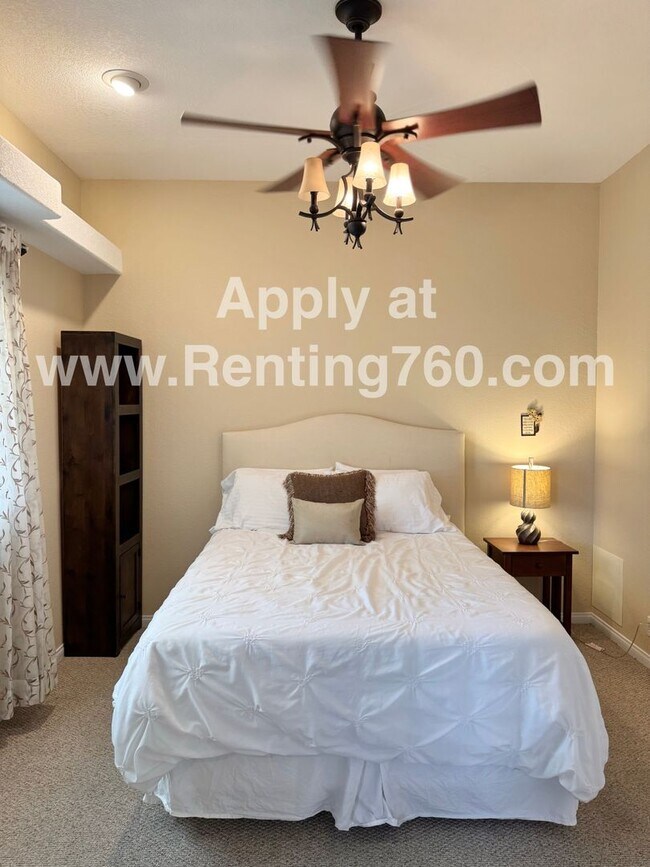 Building Photo - Incredible City Views In Western Hills Est...