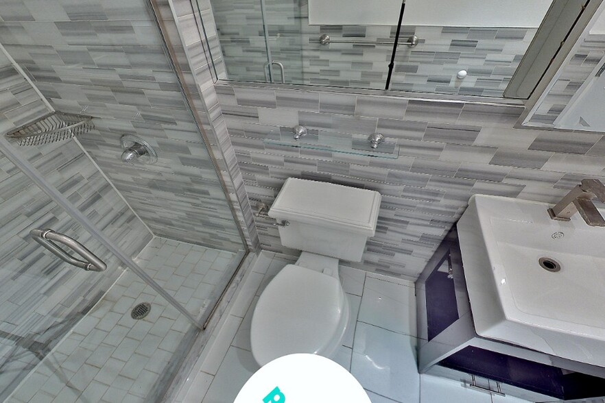 Building Photo - 72 W 108th St
