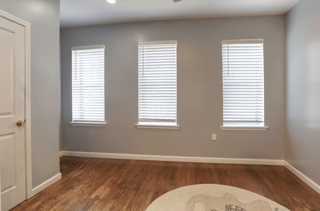 Building Photo - 285 Bergen Ave