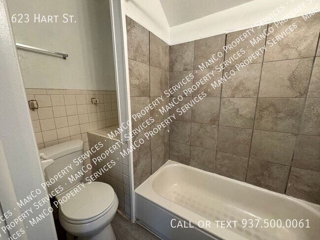 Building Photo - 623 Hart St