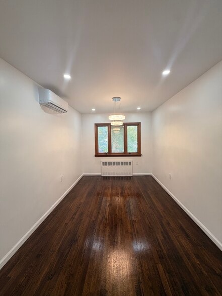 Building Photo - 15520 Killarney St