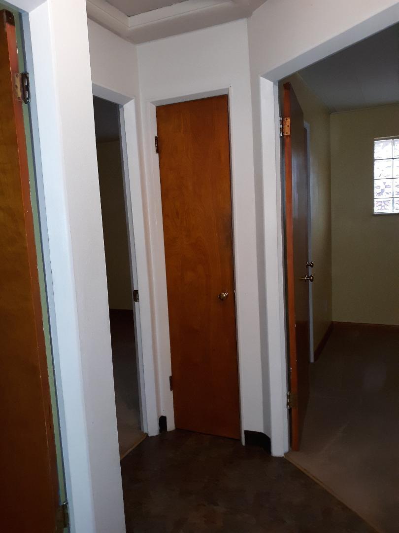 Hallway - 1125 Walker Ave