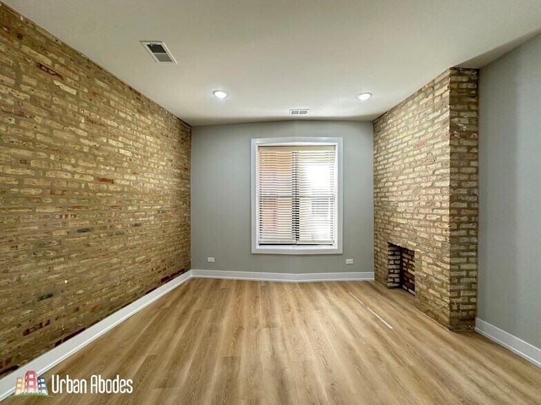 Building Photo - 423 W Belden Ave