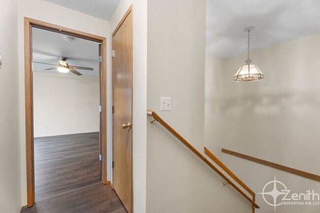 Building Photo - 3012 NE 116th Ave