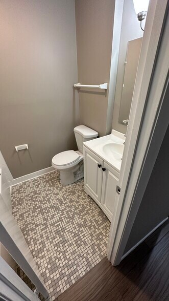 Building Photo - 4012 DuPont Cir