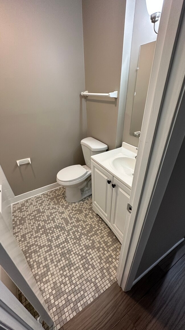 Building Photo - 4012 DuPont Cir