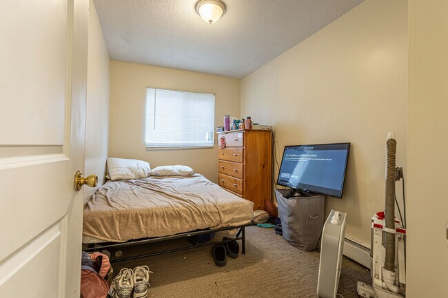 Building Photo - 71 Williams St