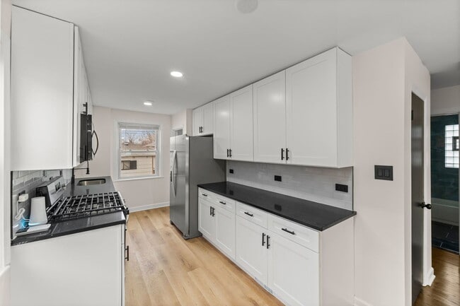 Building Photo - 5251 S Hamlin Ave