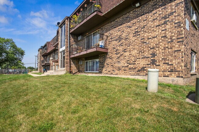 Building Photo - 2500 Mark Thomas Ln