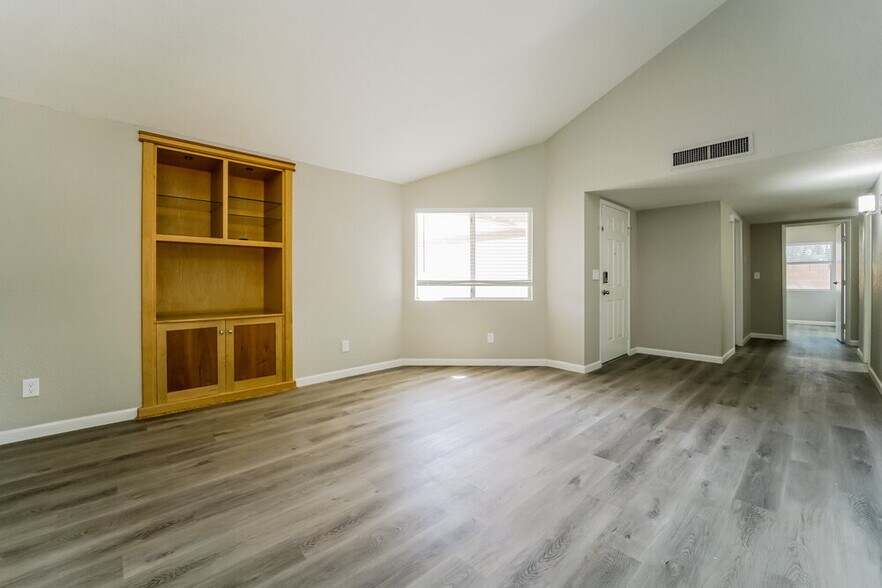 Building Photo - 10061 E Domenic Ln