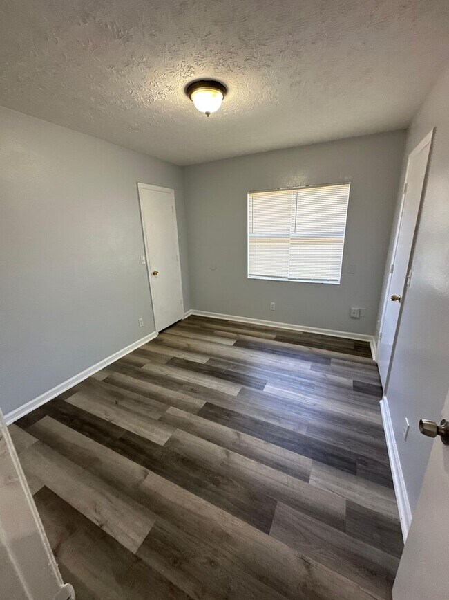 Building Photo - Fully Renovated 3/1.5 -Single Family! Avai...