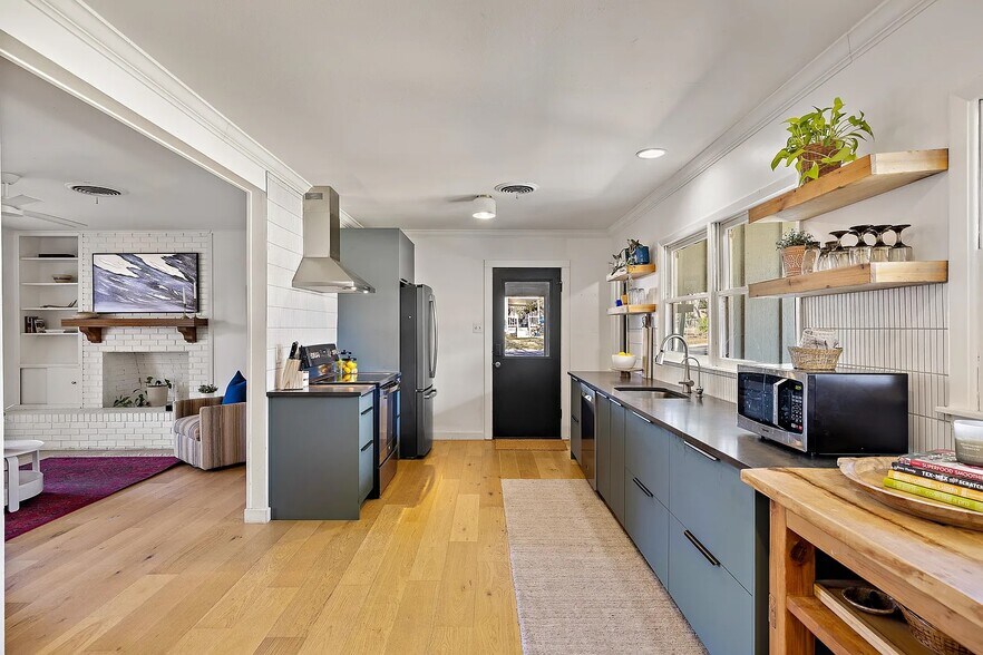 Building Photo - 1802 Hutto Rd