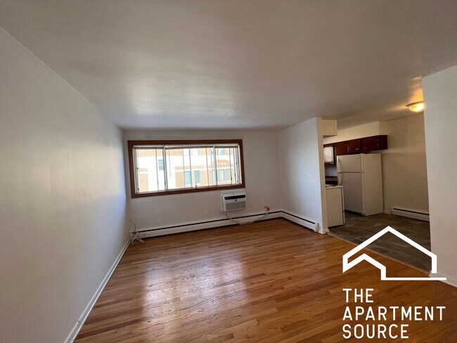 Building Photo - 1408 W Juneway Terrace