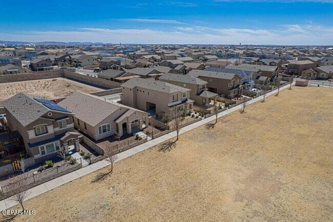 Building Photo - 4828 Ruben Soto